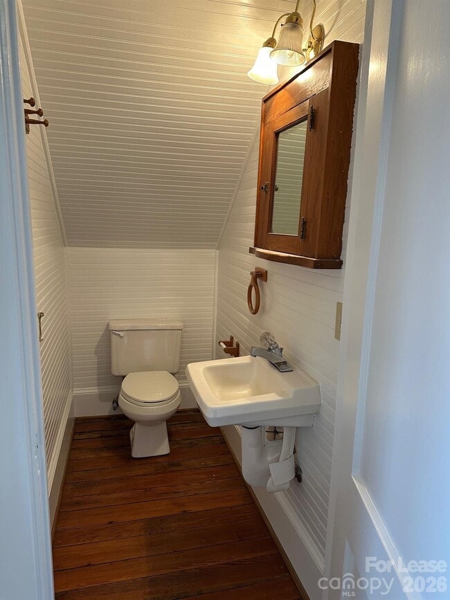 Building Photo - 407 W 9th St