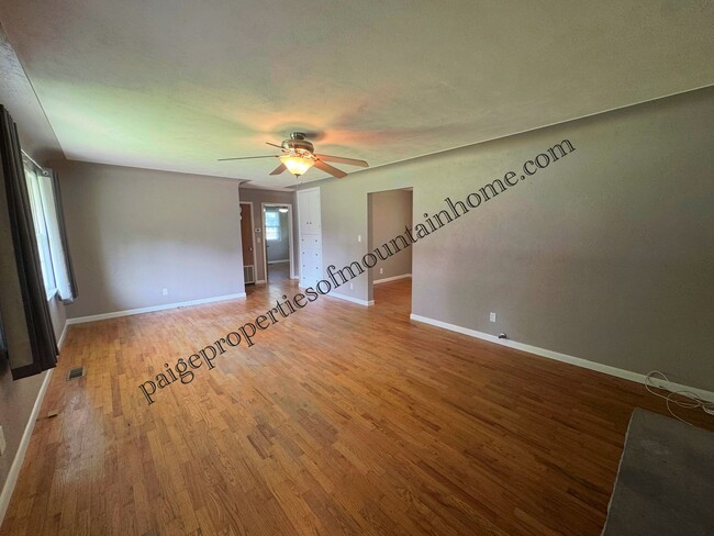 Building Photo - 425 Ashington Dr