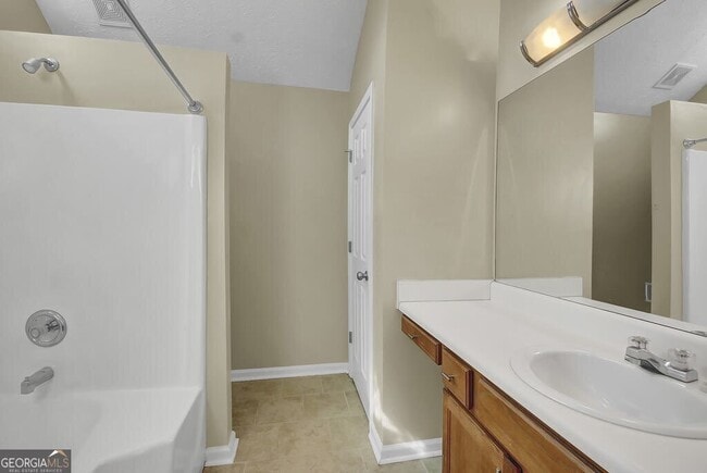 Building Photo - 40 Elisabeth Way