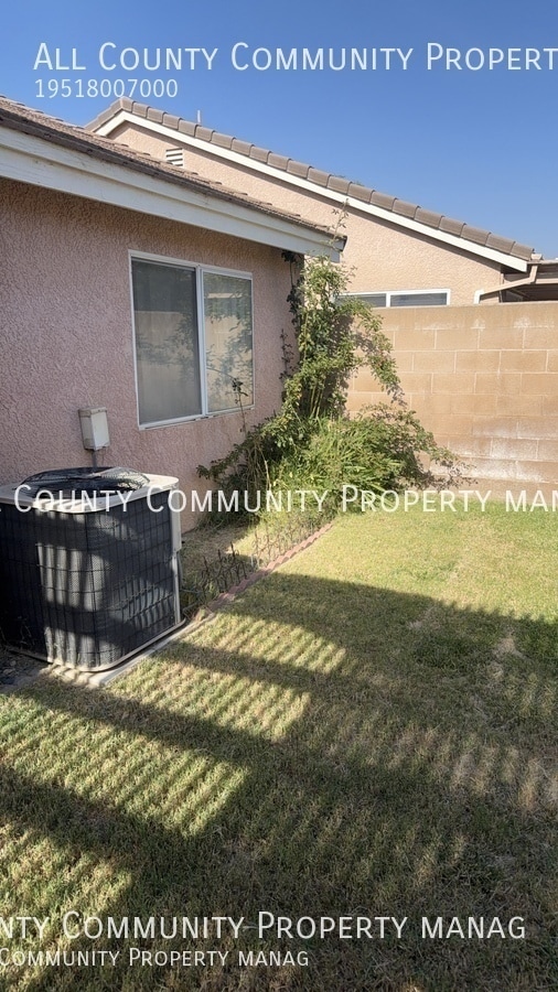 Building Photo - 2277 Oak Ave