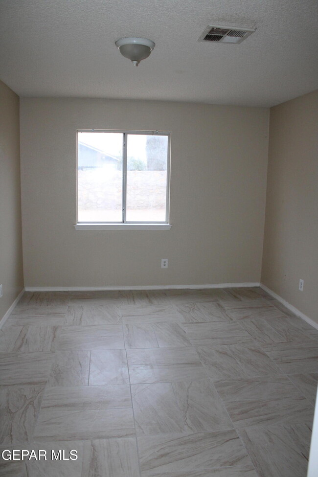 Building Photo - 11668 Diana Lynn Ct