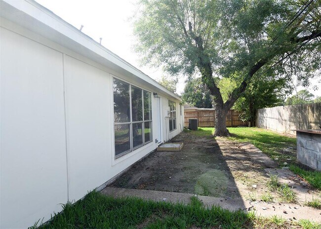 Building Photo - 194 Moonridge Dr