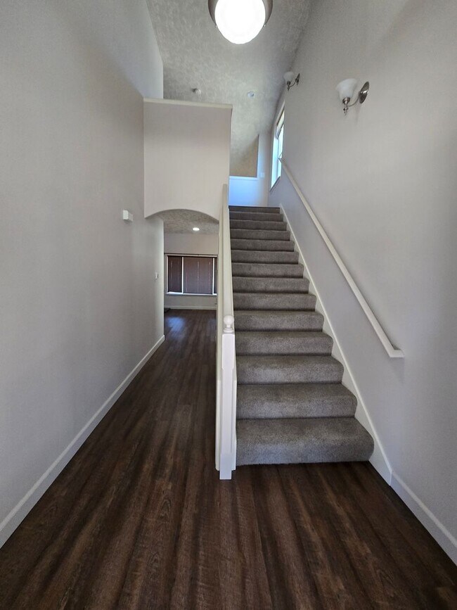 Building Photo - Cat Pet Friendly 3 Bed / 2.5 Bath Home Near I-5 in Albany, OR