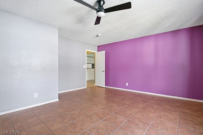 Building Photo - 4561 Paseo El Rio Dr