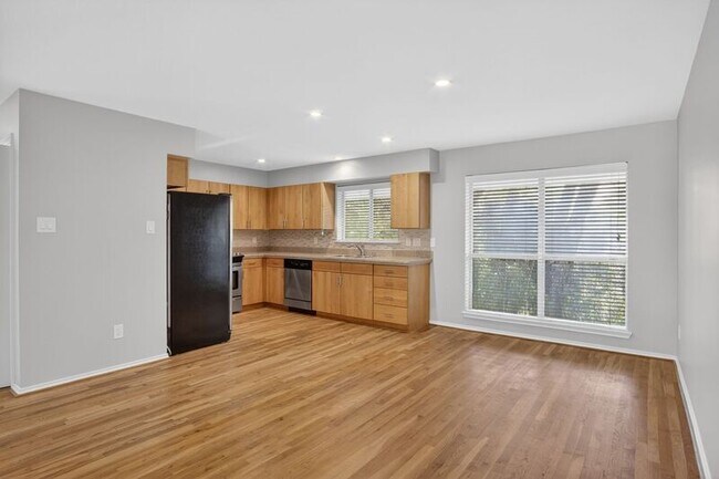 Building Photo - 4616 W Lovers Ln