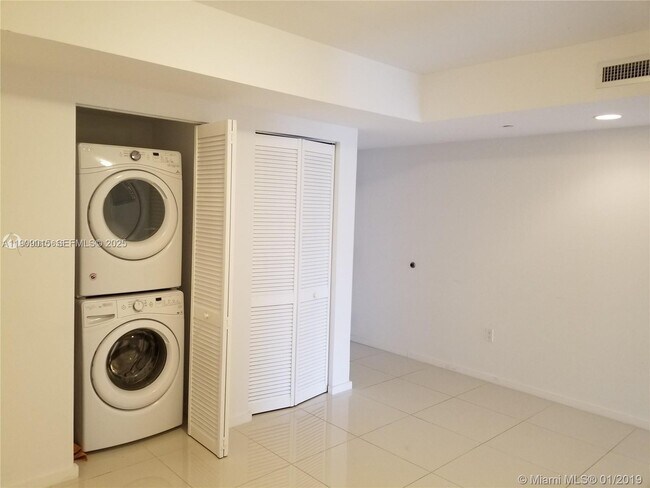 Building Photo - 5252 NW 85th Ave