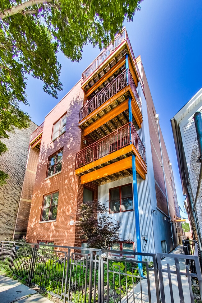 Building Photo - 1621 S Carpenter St
