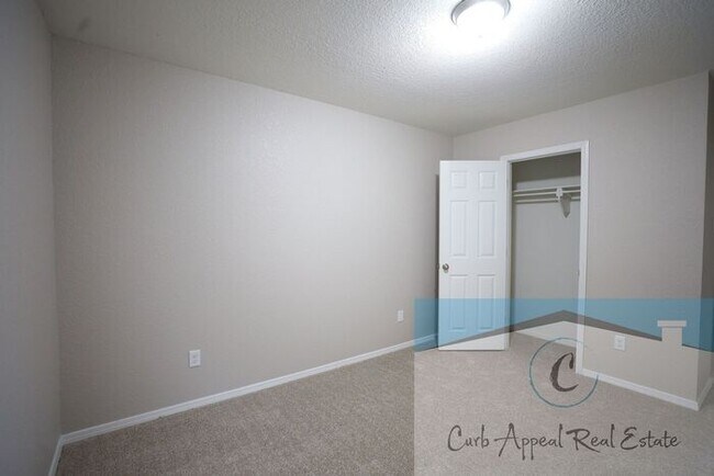 Building Photo - Move in special $800!! Beautiful 3 bed / 2 bath home - Nettleton!!