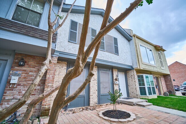 Building Photo - 10818 Briar Forest Dr