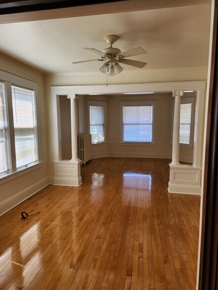 Building Photo - 1428 Parkwood Blvd