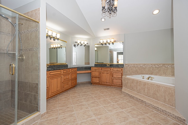 Building Photo - 12131 Landings Blvd