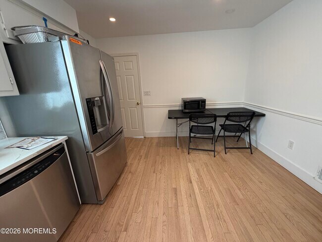 Building Photo - 534 Apple Dr