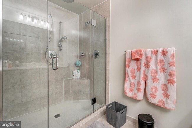 Building Photo - 5750 Bou Ave