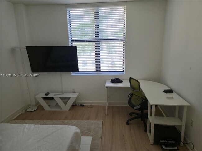 Building Photo - 888 Douglas Rd