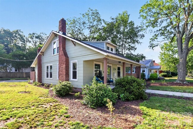 Building Photo - 204 E McNeely Ave
