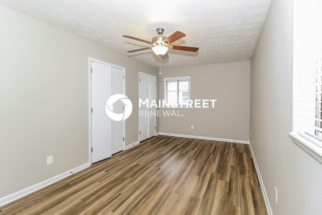 Building Photo - 3 Bedroom Pet-Friendly Home in Stone Mountain, GA with Main Street Renewal
