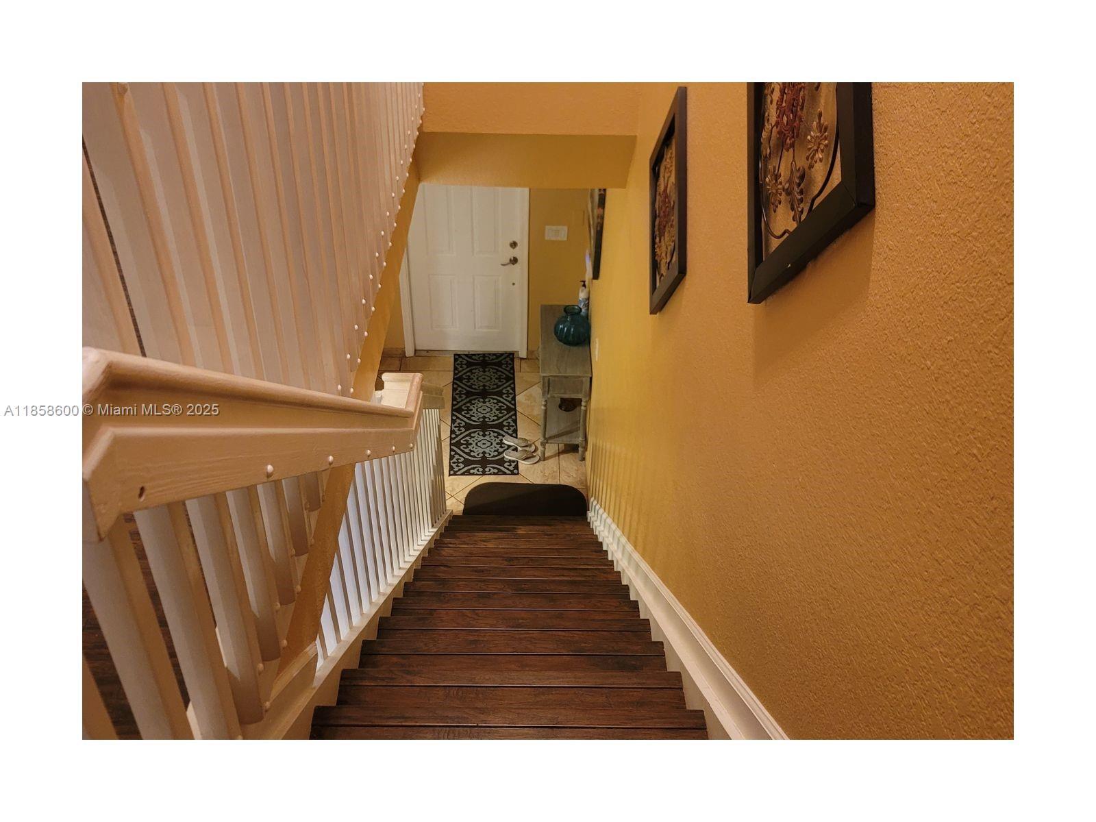 Building Photo - 570 Princess Dr
