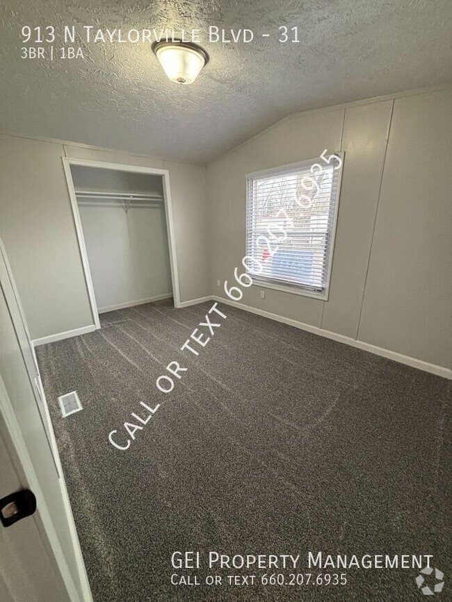 Building Photo - 913 N Taylorville Blvd