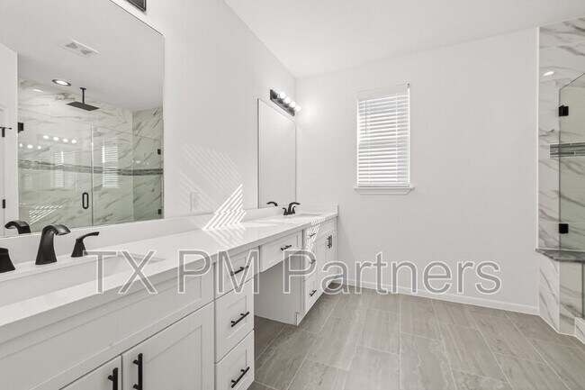 Building Photo - 10949 Cannes Memorial Dr