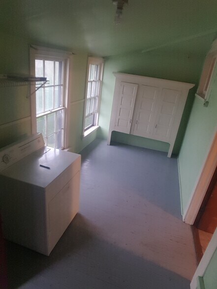 Building Photo - 251 Broad St