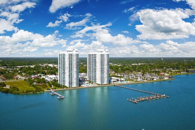 Building Photo - 231 Riverside Dr