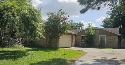 Building Photo - 8710 Parkway Forest Dr