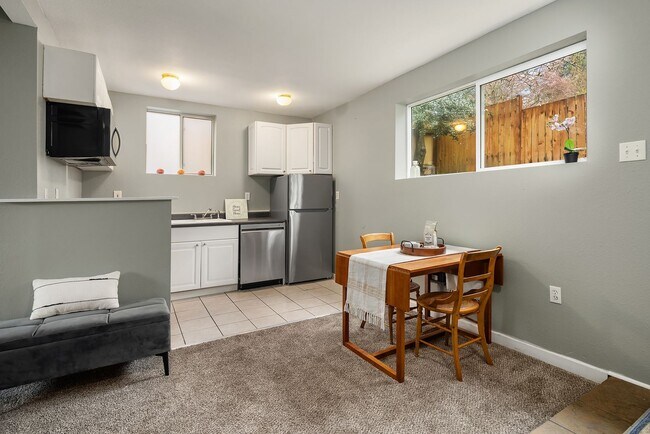 Building Photo - Shoreline ~ Stand Alone Condo