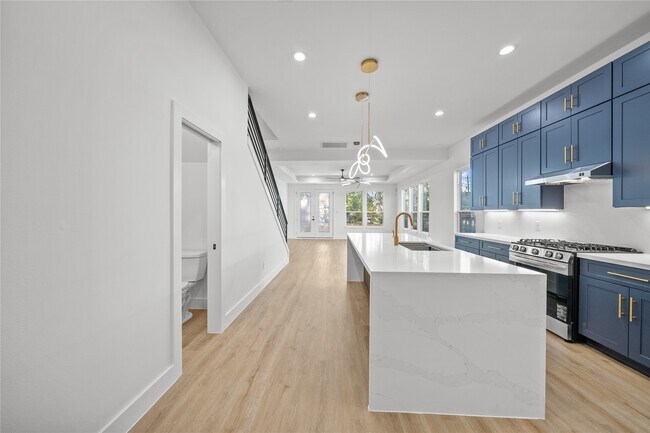 Building Photo - 4323 Rogers St