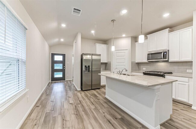 Building Photo - 17590 Rosette Grass Dr