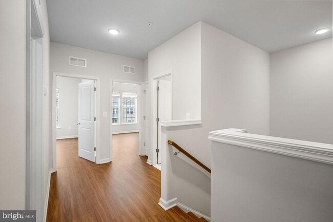 Building Photo - 12854 Cloverleaf Center Drive