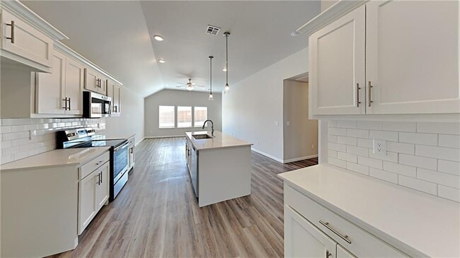 Building Photo - 489 Hardesty Dr