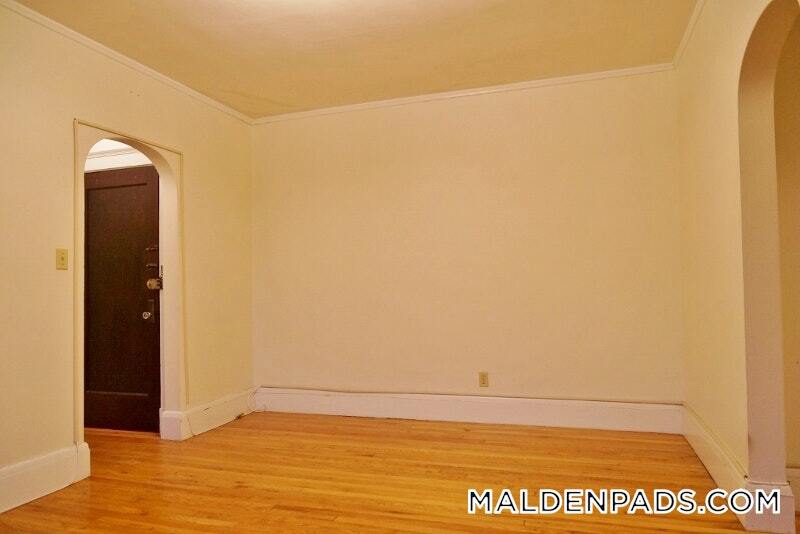 Building Photo - 349 Pleasant St