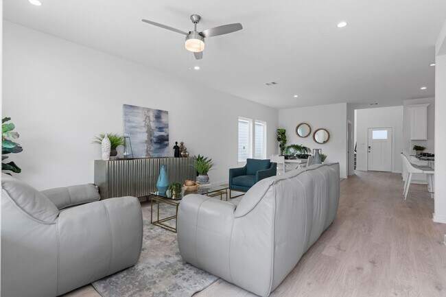 Building Photo - 7811 Bel Fiore Dr