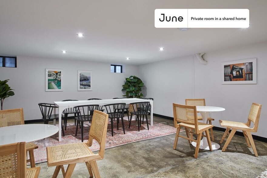 Building Photo - Modern Private ROOM in Bed-Stuy