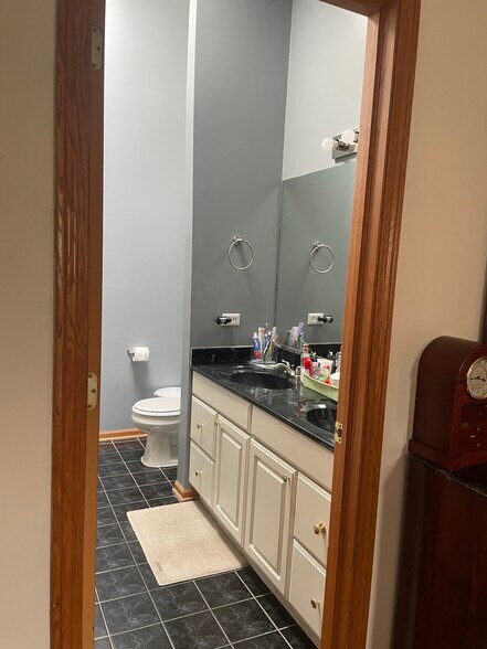 Building Photo - 301 Inner Circle Dr