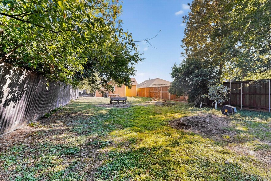 Building Photo - 5645 Santa Fe Ave