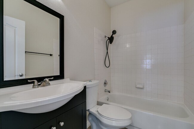 Building Photo - 434 Viewmont Dr