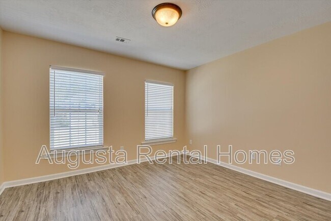 Building Photo - 1036 Lancaster Way