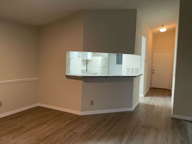 Building Photo - Spacious 3-Bed, 2-Bath Condo Oasis in Beautiful Suntree