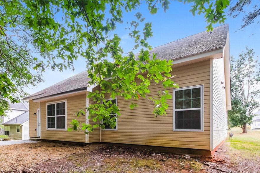 Building Photo - 230 Cinnamon Oak Cir