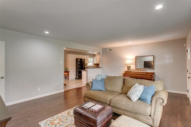 Building Photo - 847 Peavy Rd