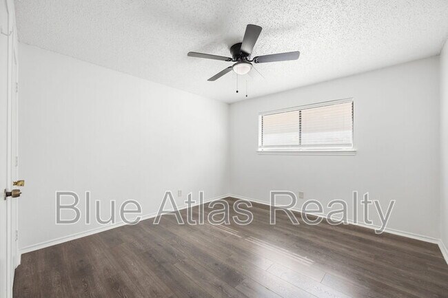 Building Photo - 916 Hilltop Dr