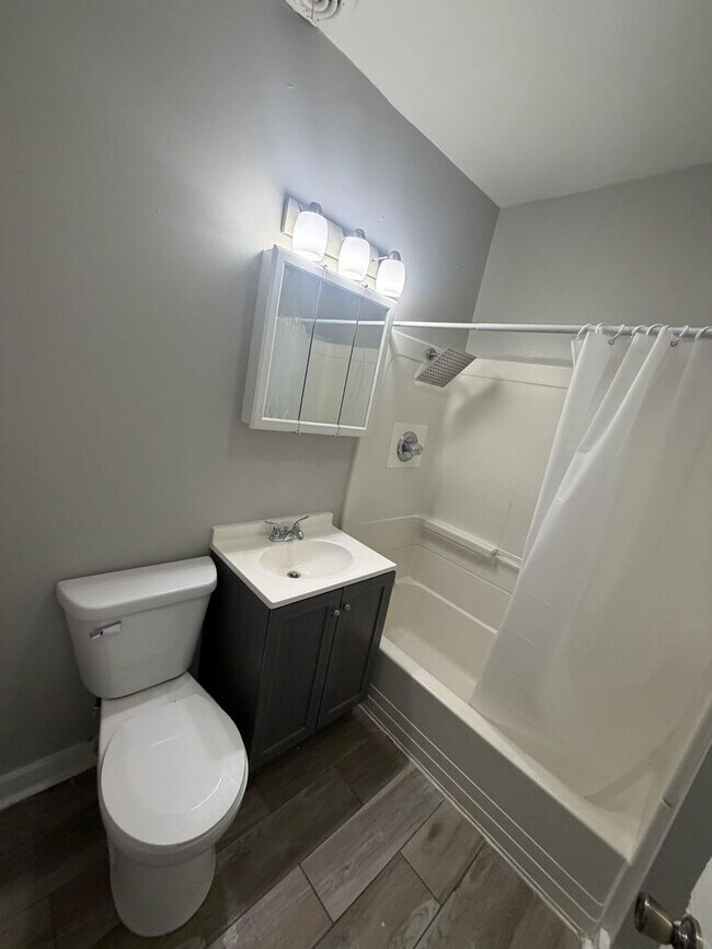 Building Photo - 3910 Deodar St