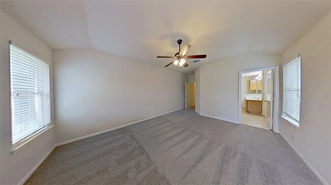 Building Photo - 903 Lantana Dr