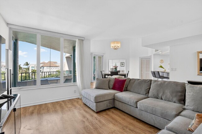 Building Photo - 120 SE 5th Ave