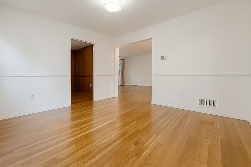 Building Photo - 4902 Elsmere Ave
