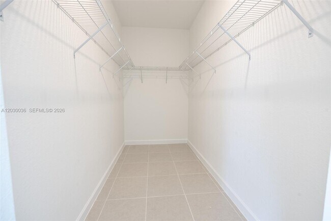 Building Photo - 2485 SE 29th Dr