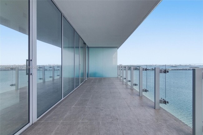 Building Photo - 700 NE 26th Terrace