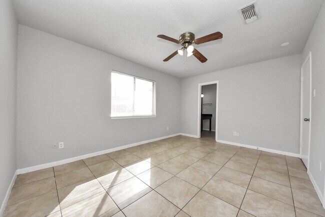 Building Photo - 1911 Hammerwood Dr