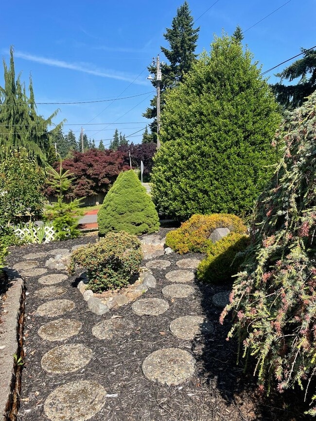 Building Photo - 2 BR/1.75 BA home in Edmonds